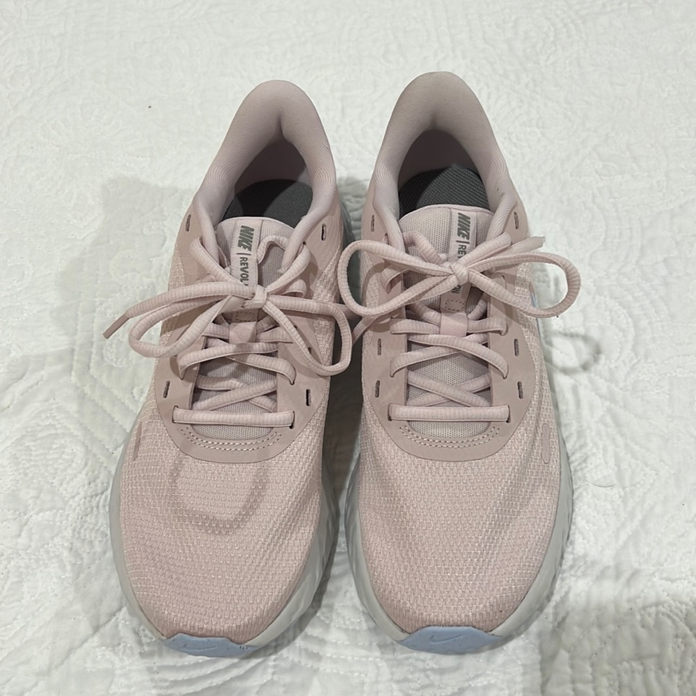 Nike Revolution 5